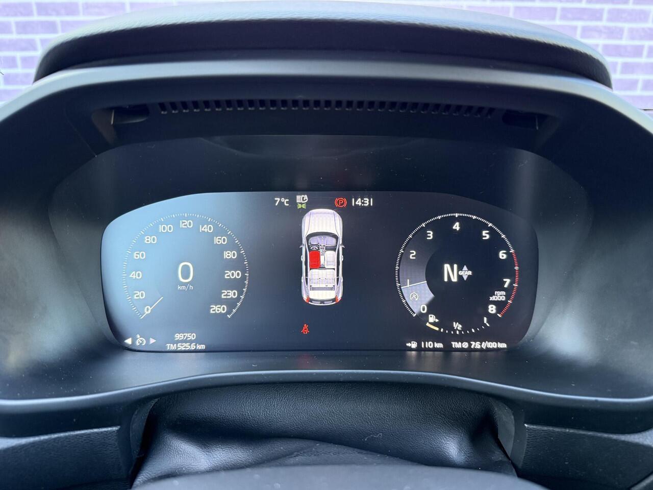 Volvo XC40 1.5 T3 Momentum Pro | Stoelverwarming | Keyless entry/start | 19"lm velgen | Parkeersensoren V+A | Parkeercamera | Metallic lak |