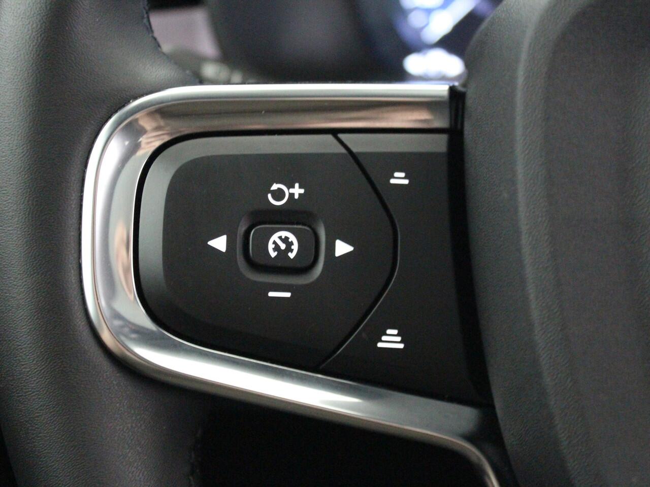 Volvo XC40 1.5 T5 Plug-in hybrid Ultimate Dark | Panoramadak | Hifi | Elektrische stoelen |*