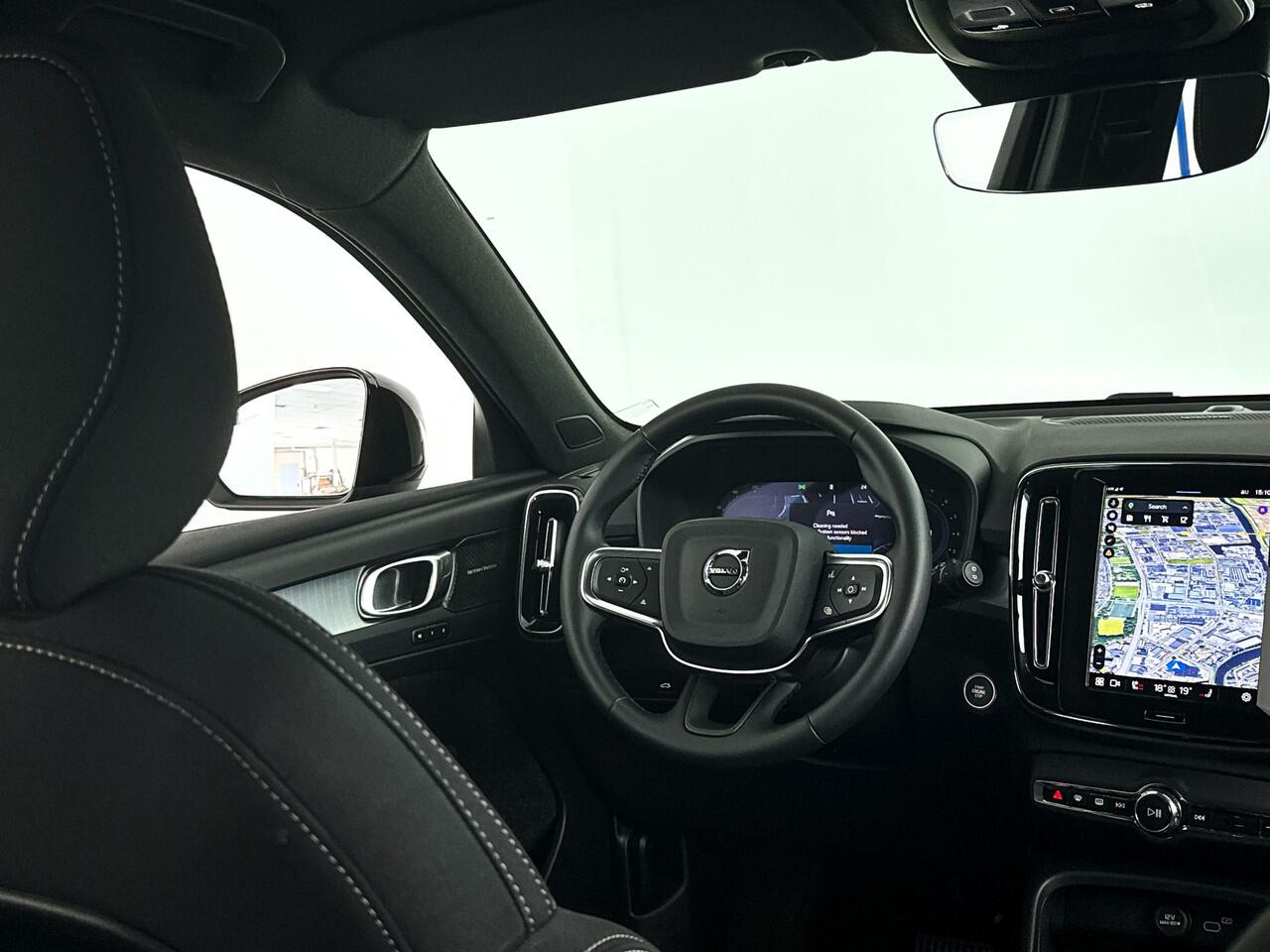 Volvo XC40 B4 Aut. Plus Dark | Harman Kardon | Stoel- en Stuuverwarming | Parkeercamera | Trekhaak