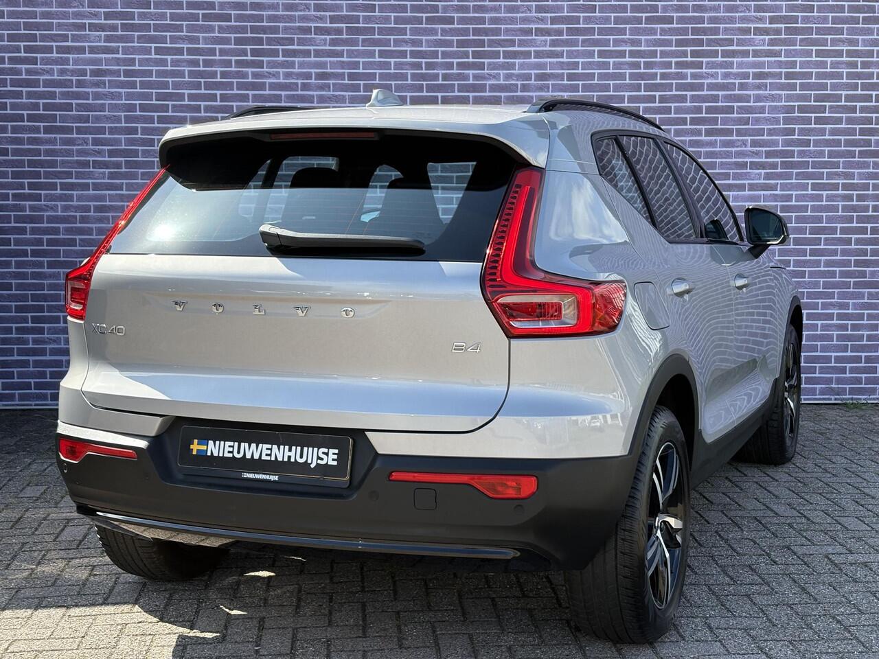 Volvo XC40 2.0 B4 Plus Dark | Trekhaak | Memory | Zitting verlengers | parkeersensoren vóór en achter | camera | Google auto | Full LED | verwarmde voorstoelen en stuurwiel | trekgewicht 2000KG! |