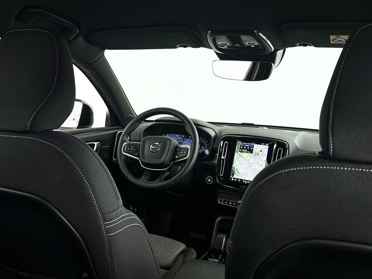 Volvo XC40 B4 Plus Dark | Parkeercamera | Stoel- en Stuurverwarming | Harman Kardon | Trekhaak