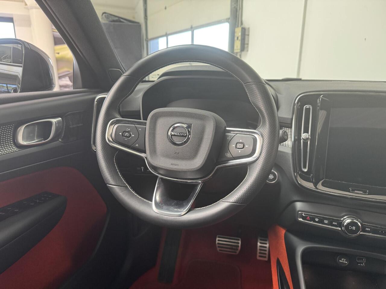 Volvo XC40 1.5 T5 Recharge R-Design | Panoramadak | Harman/Kardon | Navigatie | Elektrisch Bedienbare Achterklep |