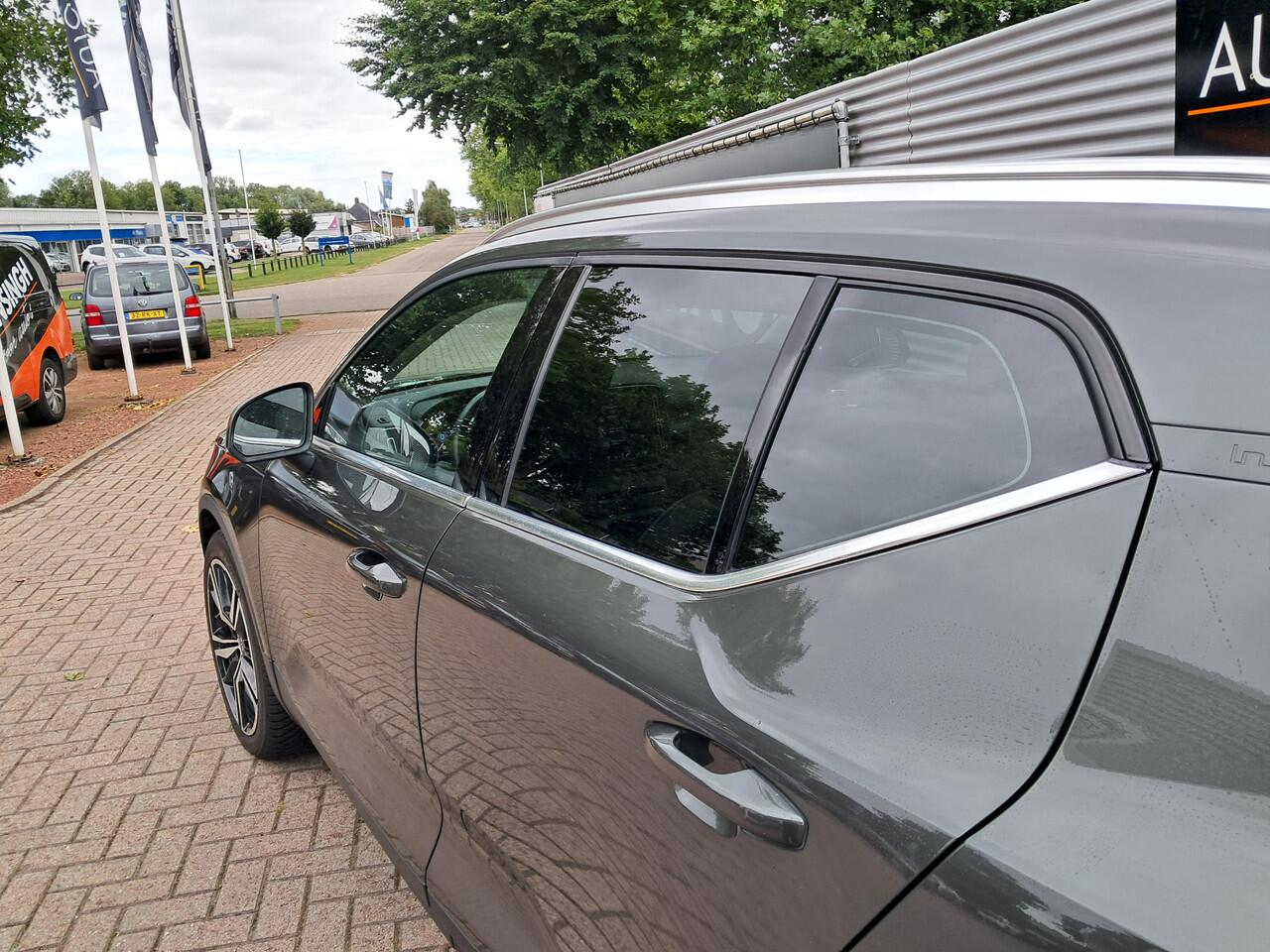 Volvo XC40 2.0!! 4 Cylinder!! T4 Inscription Automaat met Schuif/kanteldak! 1800 kg trekgewicht! | Clima | Cruise | Vol lederen bekleding! | Navigatie | Memory chairs | RIJKLAARPRIJS INCL 12 MAANDEN GARANTIE EN BEURT