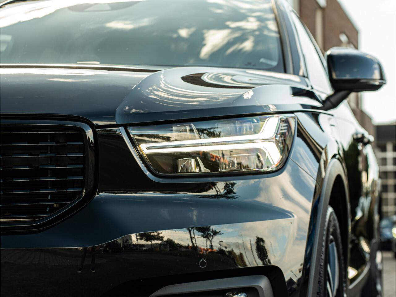 Volvo XC40 1.5 T5 Twin Engine R-Design PANO HARMAN KARDON CAMERA TREKHAAK 19 INCH STANDKACHEL