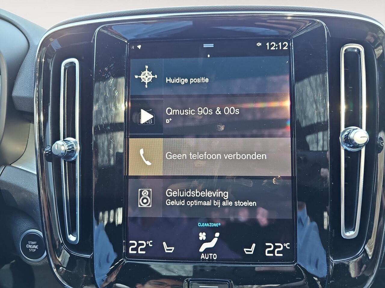 Volvo XC40 1.5 T4 Plug-in hybrid Plus Bright | Panormadak | Stoelverwarming | Elektrisch verstelbare voorstoelen | Harman/Kardon |