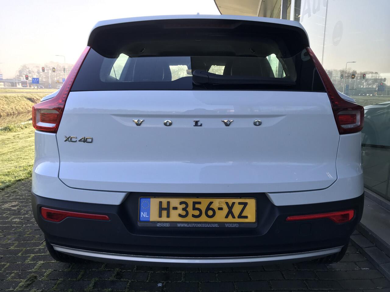 Volvo XC40 1.5 T5 Twin Engine Momentum Pro Automaat | Rijklaar incl 12 mnd Bovag | Roofrails Automatisch dimmende spiegels Carplay