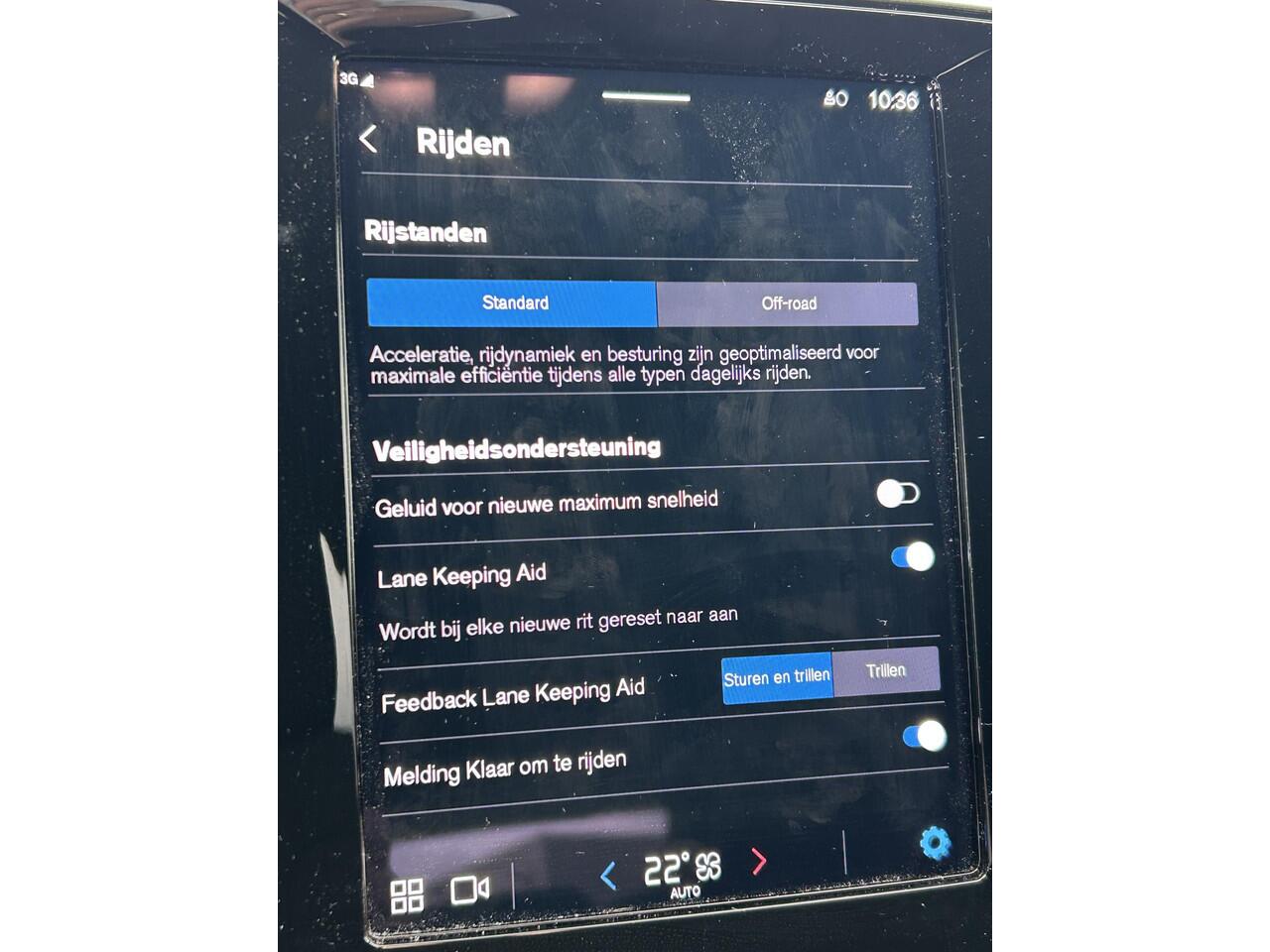 Volvo XC40 Single Motor Extened Range Core 82 kWh Zwart dak / Extra getint glas / All season banden