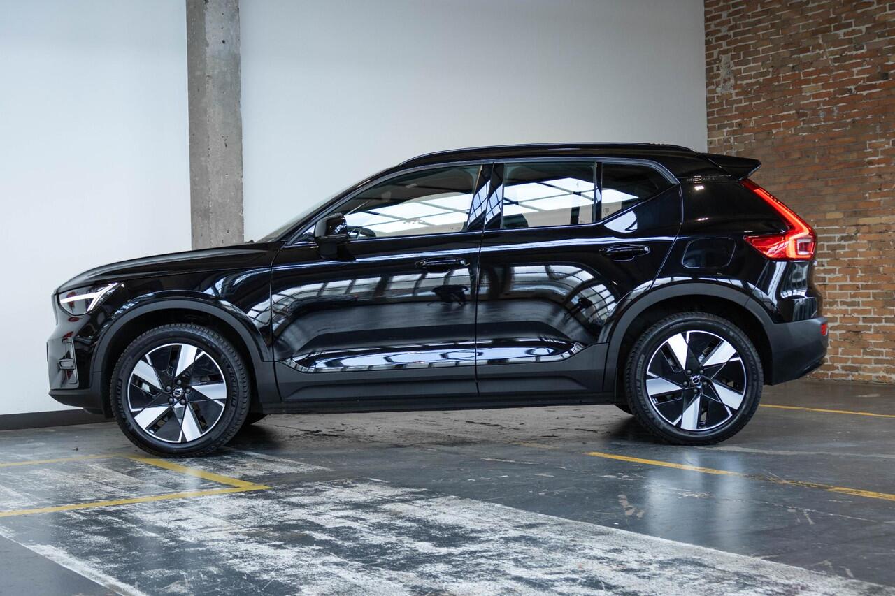 Volvo XC40 Single Motor Extended Range Plus 82 kWh | Wegklapbare trekhaak | Verwarmbare voorstoelen en stuurwiel | Achteruitrijcamera | Adaptieve Cruise Control | Keyless Entry | Google Infotainment |