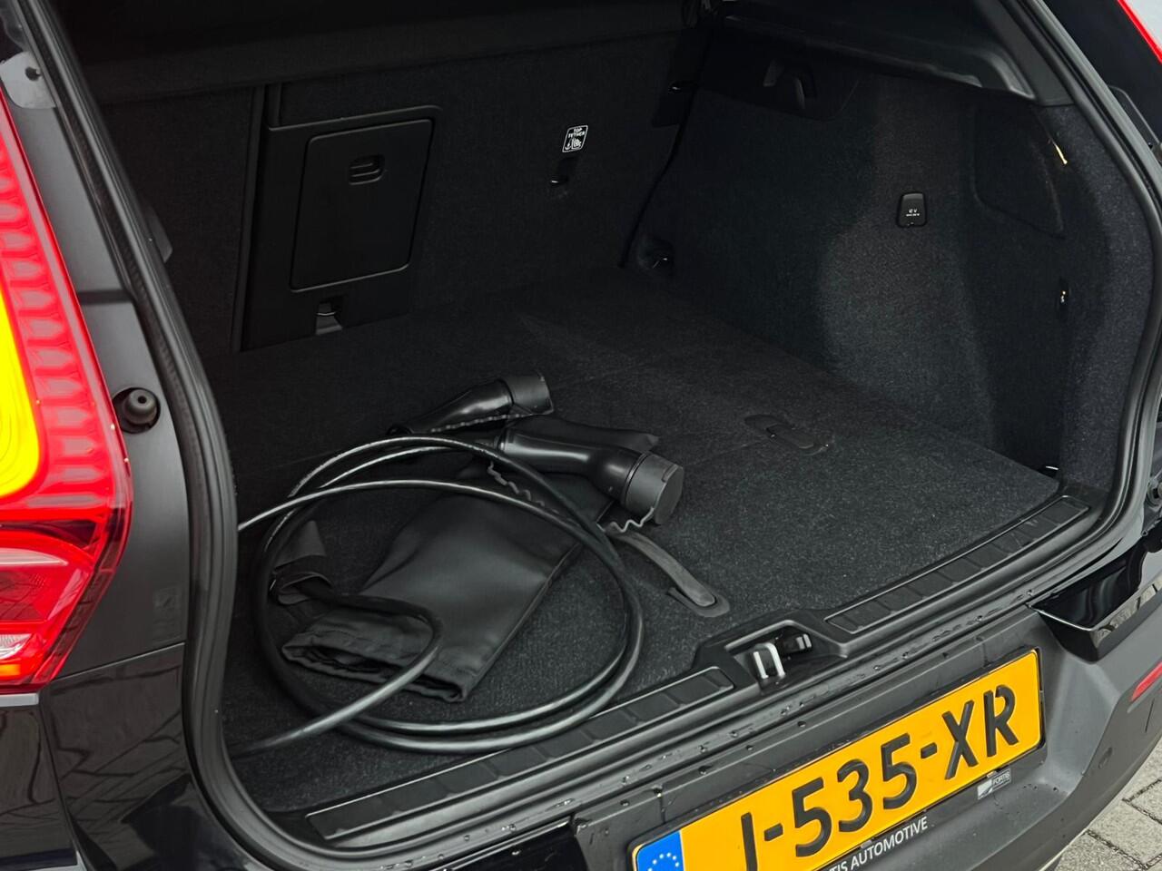 Volvo XC40 Recharge P8 AWD R-Design NL AUTO | LEDER | CAMERA | HARMAN KARDON | STUURWIEL VERW