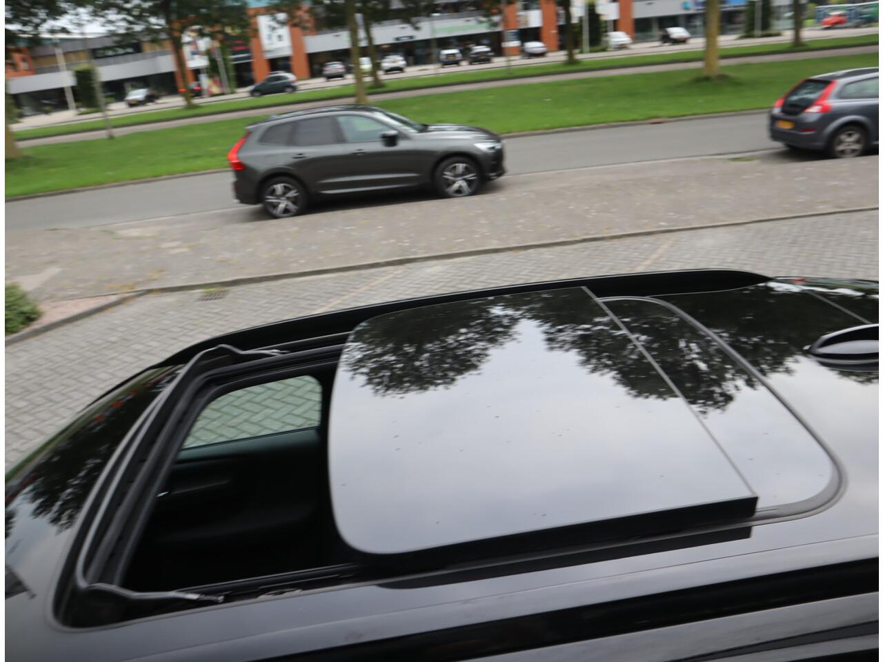 Volvo XC40 Recharge P8 AWD R-Design / SOH 92%