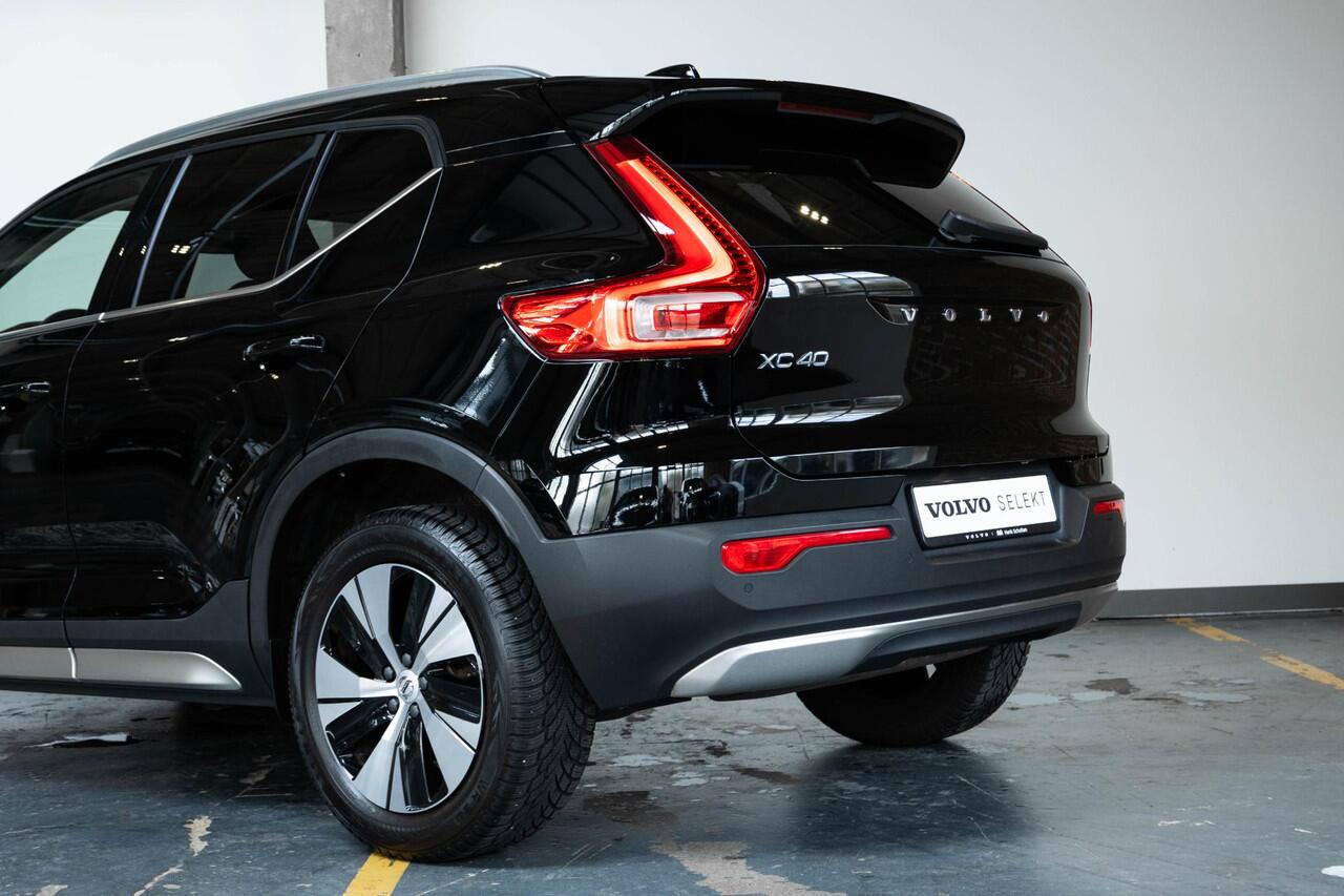 Volvo XC40 B4 Inscription | Verwarmbare voorstoelen en achterbank | Verwarmbaar stuurwiel | 360° parkeercamera | Adaptive cruise control | Premium audio | BLIS | Volvo on Call | Parkeerverwarming | Parkeersensoren voor + achter |