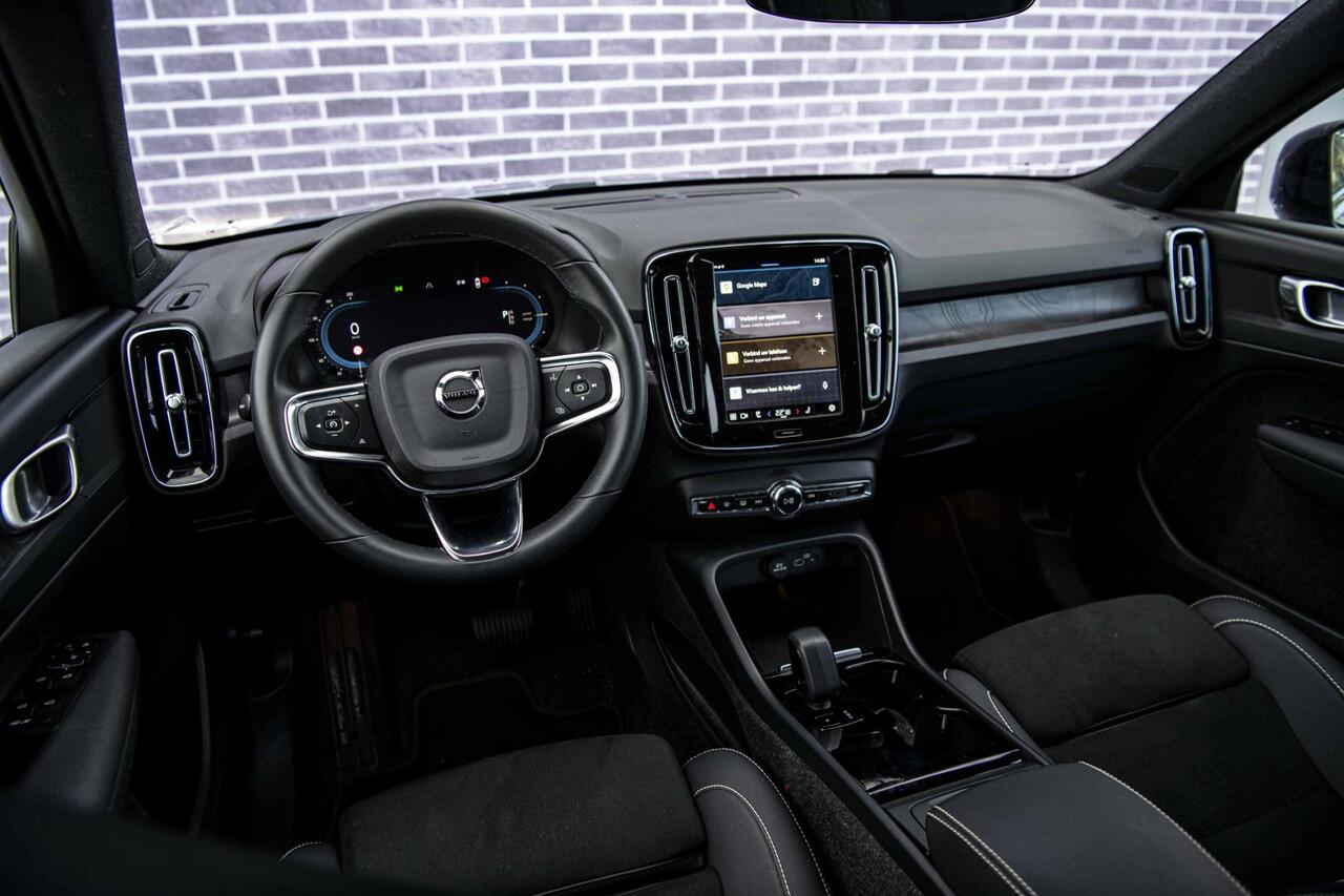 Volvo XC40 Recharge Plus 70 kWh | Adaptive Cruise Control | Dodehoek Detectie | SOH 95% | Stoel en Stuurverwarming | 20" | Nubuck Bekleding |