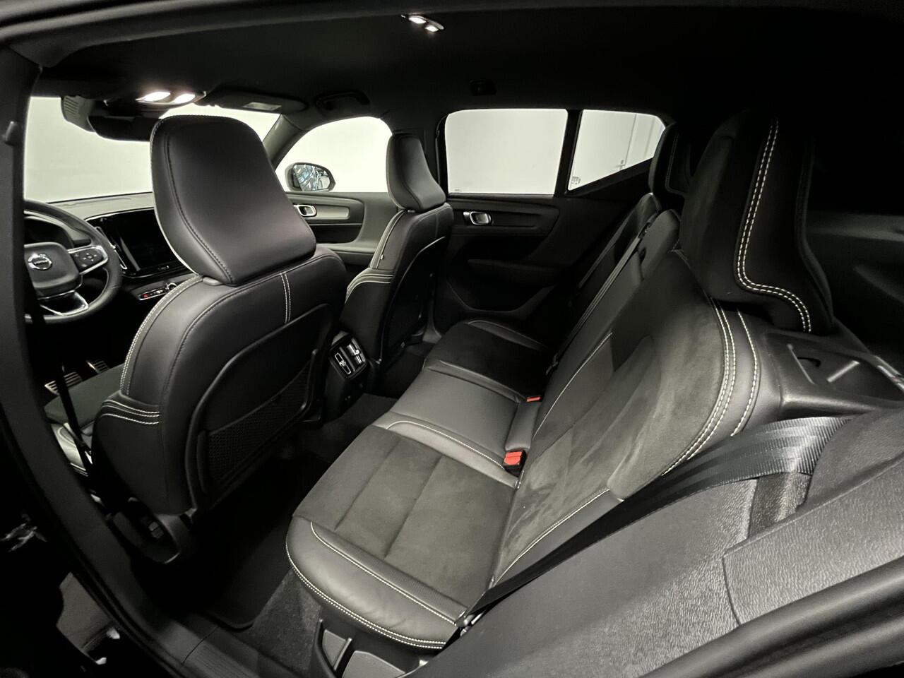 Volvo XC40 Recharge P8 AWD R-Design | 93% SOH | CAMERA | STOELVERWARMING | 1e-EIG. |