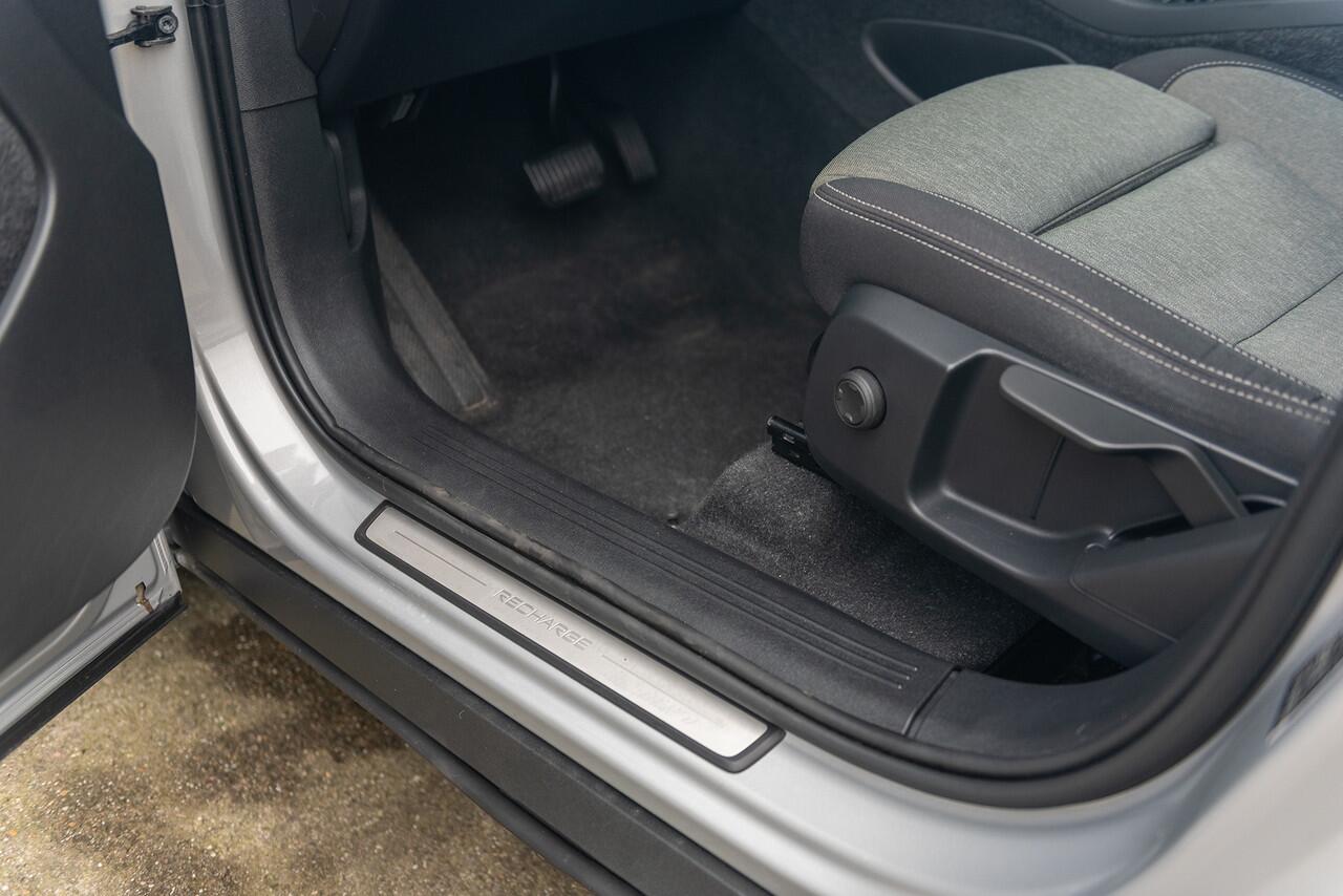 Volvo XC40 T4 Aut. Plug-in Hybrid Ultimate Bright Parkeercamera Navigatie 211pk