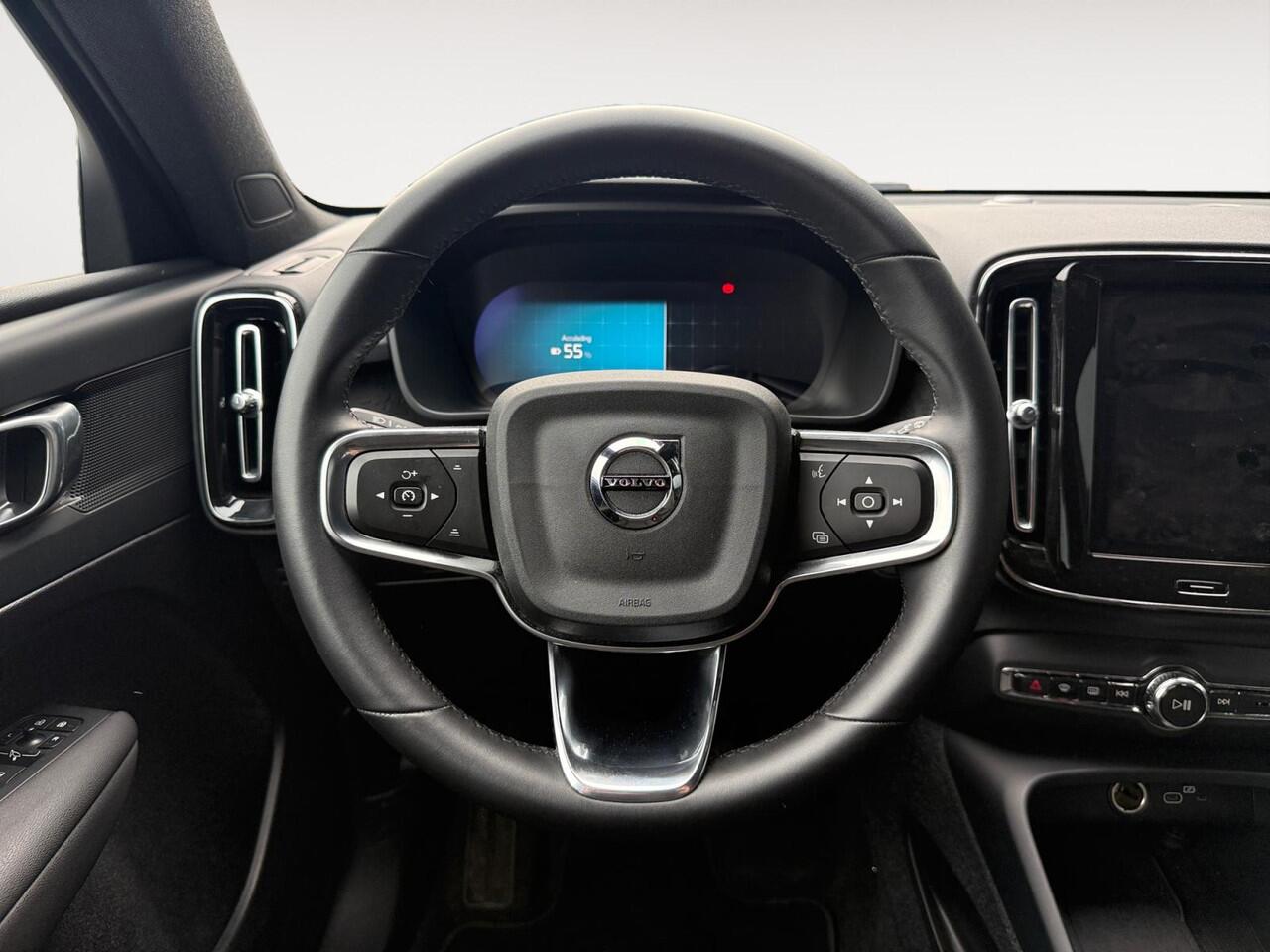 Volvo XC40 Single Motor Extended Range Plus 82 kWh | Trekhaak | Stoelverwarming | Adaptieve Cruise Control |