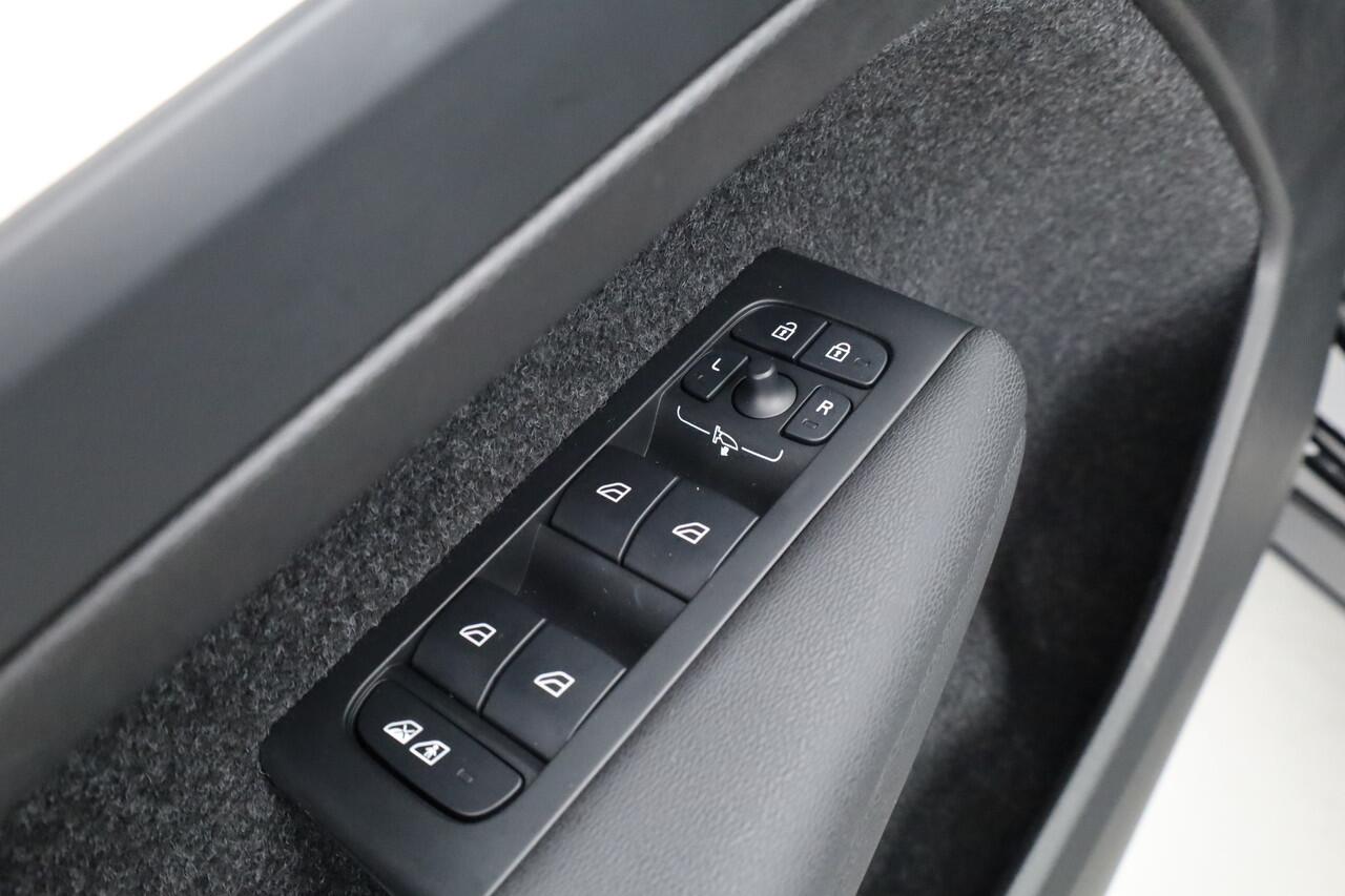 Volvo XC40 B3 Plus Black Edition | 360cam | Pilot Assist | Harman Kardon | Memory seat | 20'' | Pixel LED