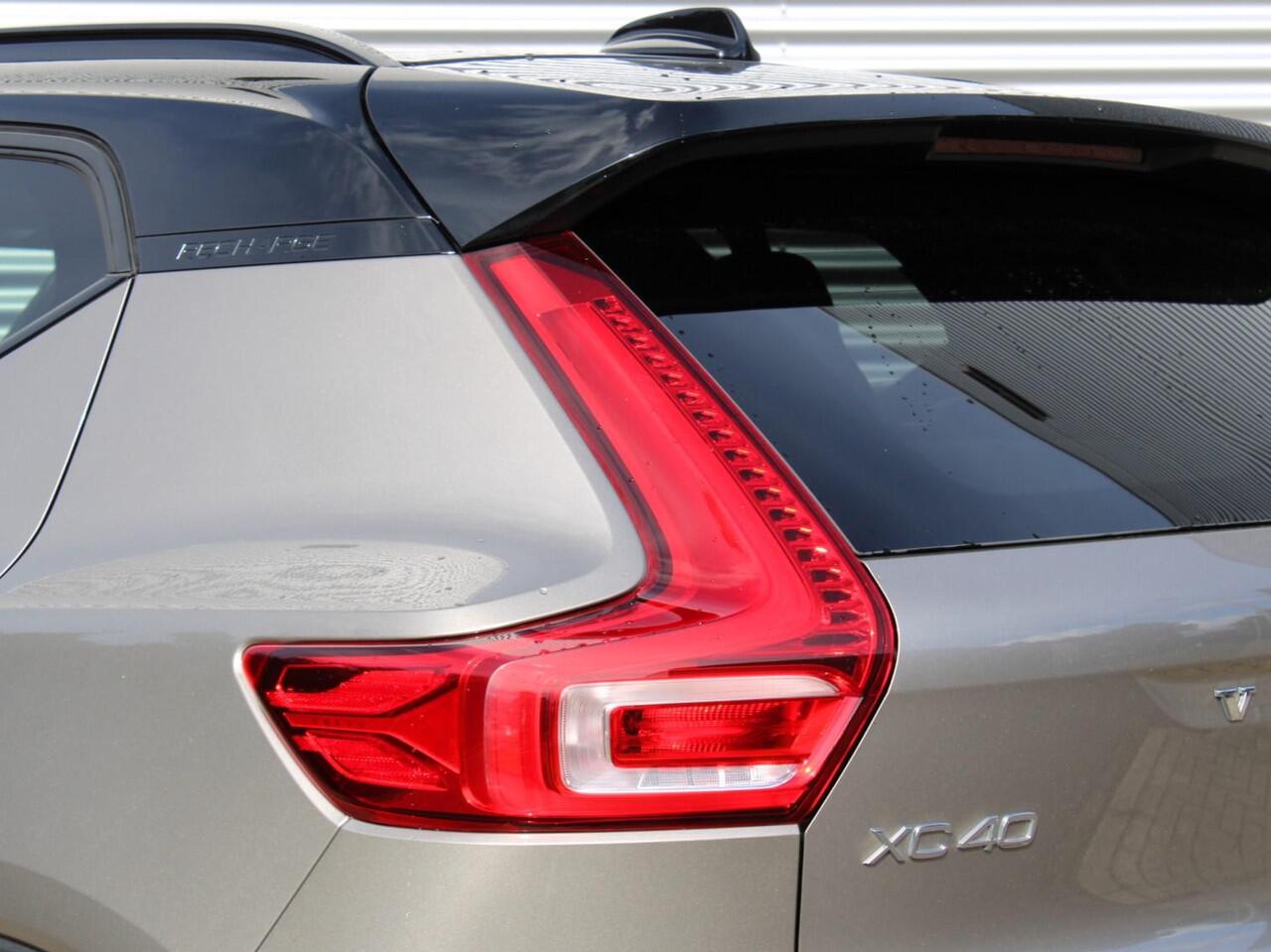 Volvo XC40 1.5 T4 Recharge R-Design Automaat / Leder interieur / Privacy Glass / LED koplampen