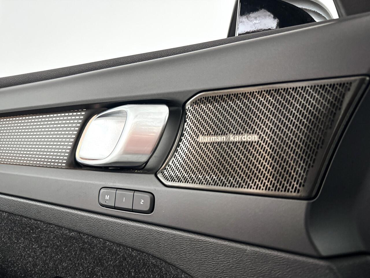 Volvo XC40 Recharge Twin Pro | Panoramadak | 360° camera | Harman Kardon | Stoel- en Stuurverwarming