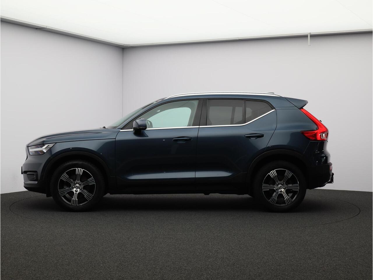 Volvo XC40 T5 AWD Inscription / Panoramisch Dak / Trekhaak / 360gr Camera / Elek. Verstelbare Stoelen / BLIS / Keyless / All Season Banden /