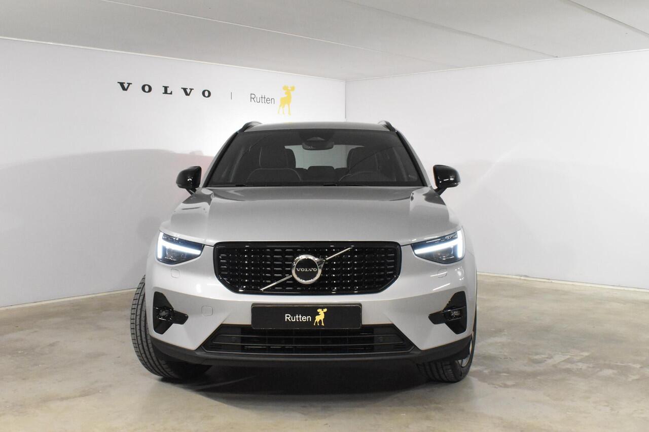 Volvo XC40 B4 211PK Automaat Plus Dark / Lighting Pack / Pixel led / 20'' Velgen / Donker getint glas