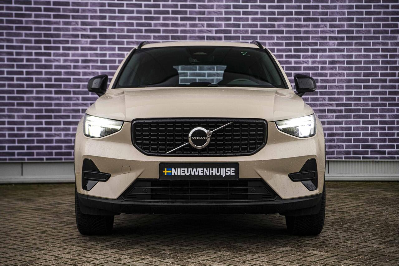 Volvo XC40 2.0 B4 Plus Dark | Trekhaak | Adaptive Cruise Control | Dode hoek detectie BLIS | Harman/Kardon audio | Elektrische stoelverstelling | Stoel- en stuurverwarming | Verwarmde Voorruit |