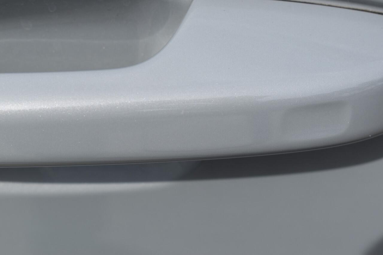 Volvo XC40 Extended Range Plus 82 kWh ACC | Pilot Assist | Stoel Stuur verwarming | Trekhaak | Key Less | 19 inch