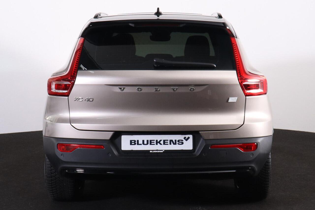 Volvo XC40 Recharge Twin Ultimate 78 kWh - Panorama/schuifdak - IntelliSafe Assist & Surround - 360º Camera - Verwarmde voorstoelen, stuur & achterbank - Parkeersensoren voor & achter - Elektr. bedienb. voorstoelen met geheugen links - Draadloze tel. lader - Warmtep