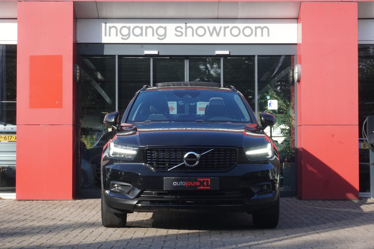 Volvo XC40 2.0 T4 R-Design | Automaat | Black Line | Panoramadak | Harman/Kardon | Trekhaak | Camera |