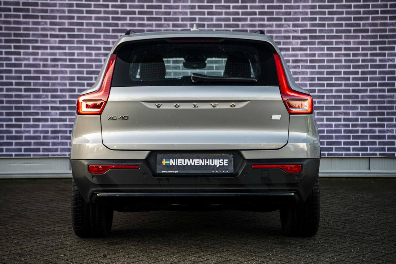 Volvo XC40 Single Motor Extended Range Plus 82 kWh | Black Edition velgen | Verwarmbare voorstoelen | Verwarmbaar stuurwiel | Warmtepomp | Adaptieve cruisecontrol | BLIS |