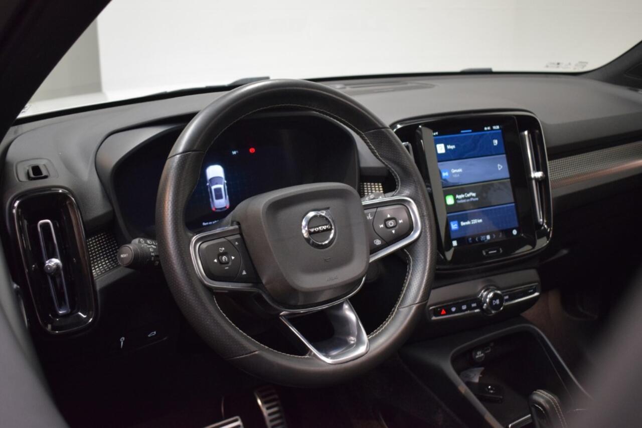Volvo XC40 Recharge P8 AWD R-Design 408 pk Sunroof/ Trekhaak 1500kg/ Harman Kardon/ 360 Cam/ Stuur en Stoelverw.