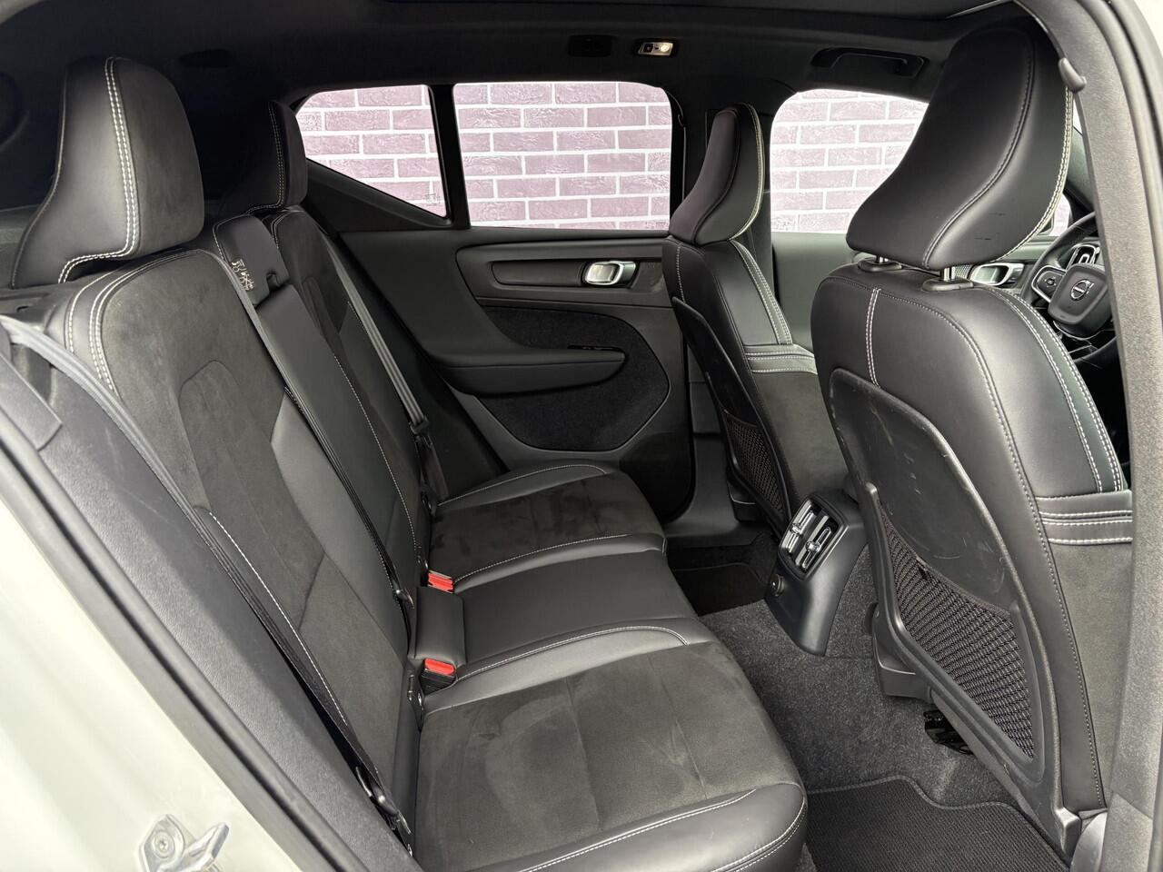 Volvo XC40 1.5 T5 Recharge R-Design | Trekhaak | Panorama schuifdak | Stuur + Stoel verwarming | Adaptieve Cruise | Power seats | Standkachel | Volvo on Call |