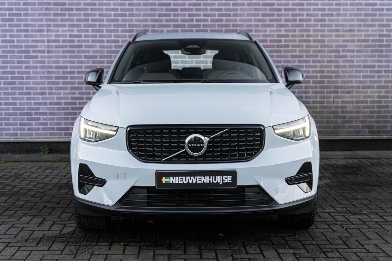 Volvo XC40 2.0 B4 Plus Dark | Google | Adaptieve Cruise Control | Trekhaak | Elektrische Stoelverstelling | Camera | Stoel-/Stuurverwarming | Memory | Harman Kardon Audio | Verwarmbare Voorruit | Dodehoekdetectie | Carplay | Elek. Achterklep | Draadloos Opladen Tele