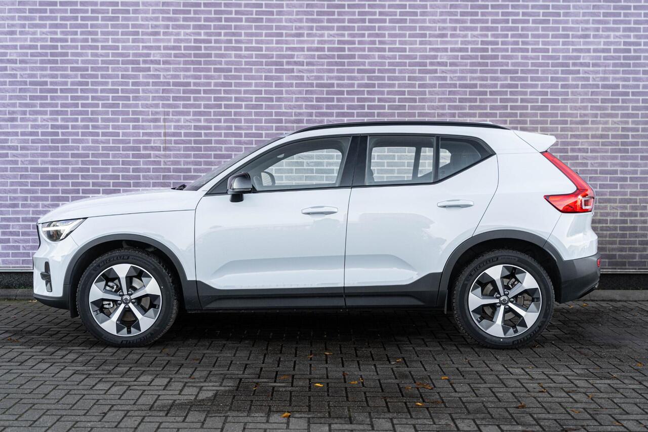 Volvo XC40 2.0 B4 Plus Dark | Google | Adaptieve Cruise Control | Trekhaak | Elektrische Stoelverstelling | Camera | Stoel-/Stuurverwarming | Memory | Harman Kardon Audio | Verwarmbare Voorruit | Dodehoekdetectie | Carplay | Elek. Achterklep | Draadloos Opladen Tele