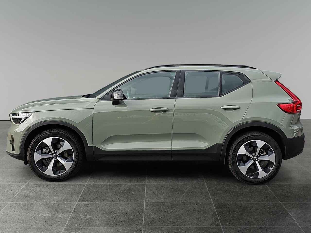 Volvo XC40 2.0 B4 Plus Dark | Trekhaak | Verwarmbare voorruit | Keyless Entry | Stoelverwarming |