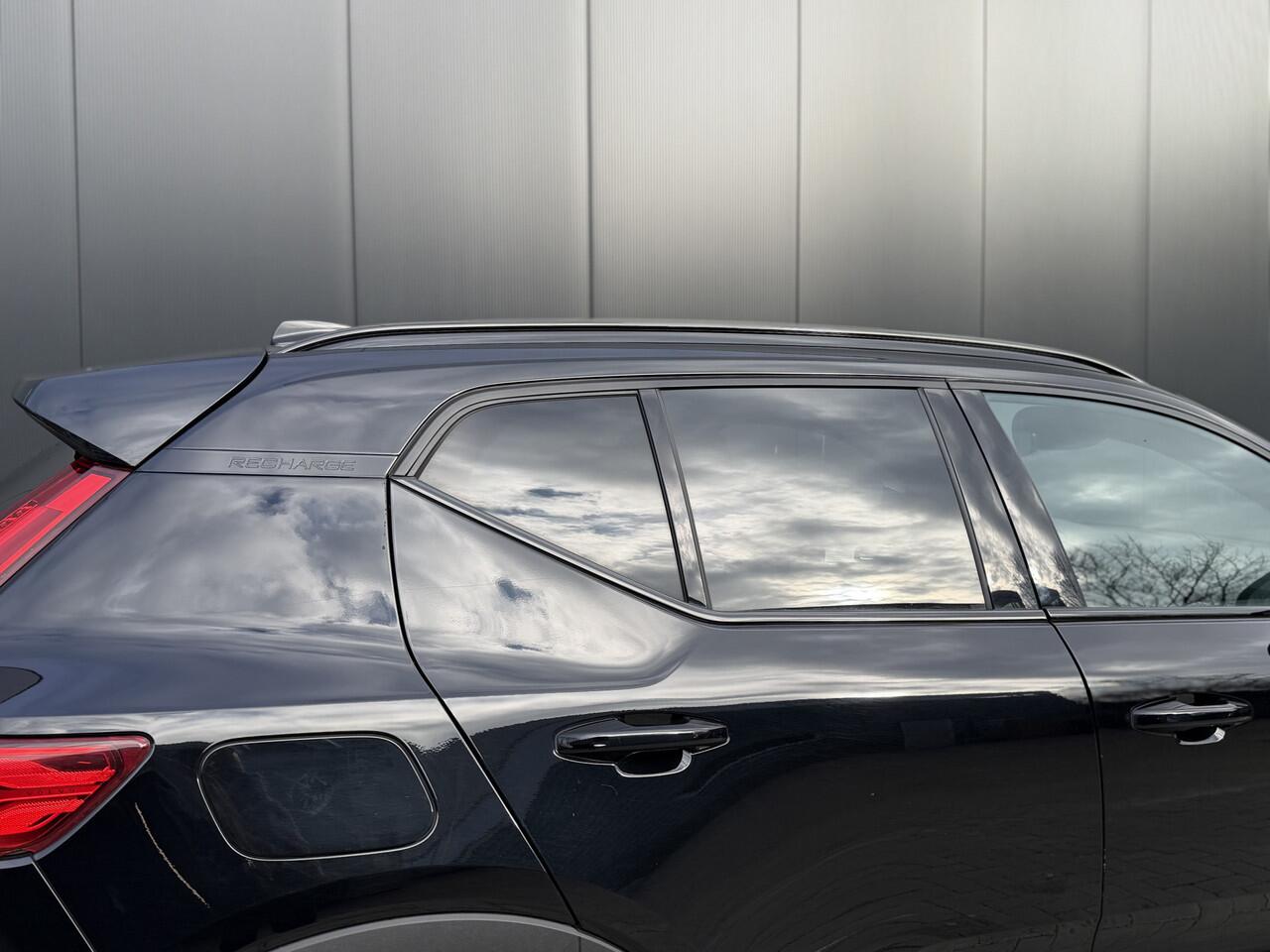 Volvo XC40 1.5 T4 Plug-in hybrid Plus Dark Panorama dak | Getint glas | Stoel en Stuurverwarming