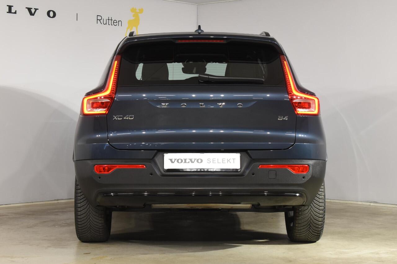 Volvo XC40 B4 211PK Automaat Plus Dark / Navigatie / Adaptive Cruise / Harman Kardon / Stuur- & Stoelverwarming / Elektrische achterklep / Achteruitrijcamera / Trekhaak / Elektrische stoelverst. met geheugen