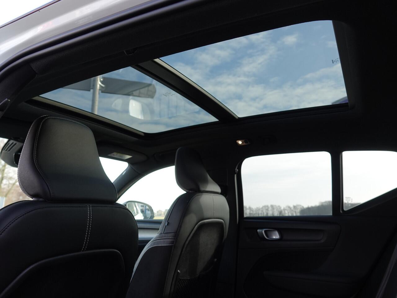 Volvo XC40 1.5 T2 R-Design PANO | TREKH. | H-LEER | PILOT + ACC | BLIS + CTA