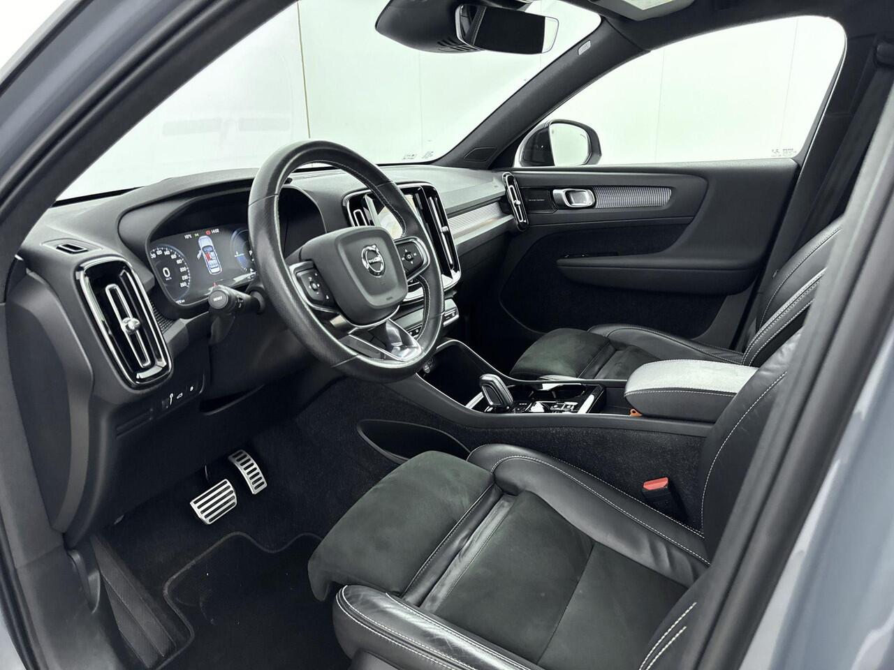 Volvo XC40 1.5 T5 Recharge R-Design Expression | Climate Pack | Cruise Control | Navigatie | Lichtmetalen velgen 18"| Panorama-Dak | Trekhaak