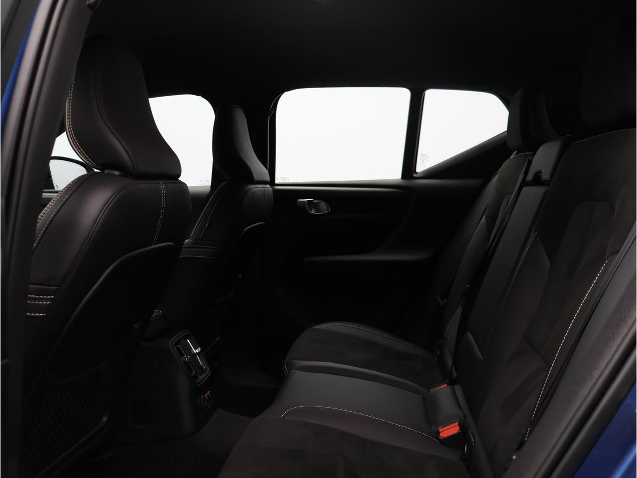 Volvo XC40 T5 Recharge R-Design / Trekhaak / Adapt. cruise / Keyless / Stoel+stuur+achterbankverwarming