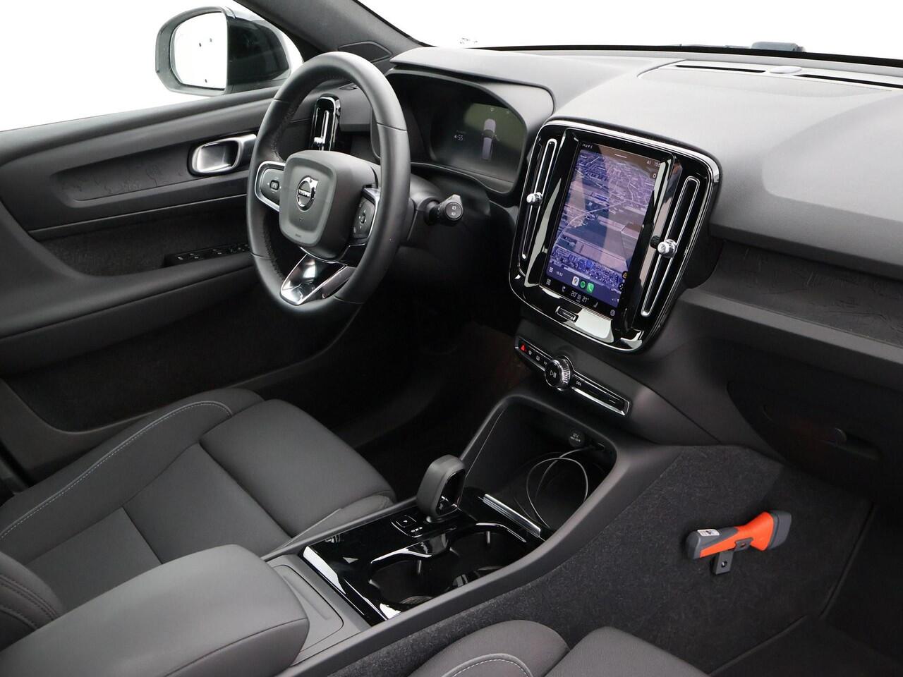 Volvo XC40 238 PK SINGLE MOTOR PLUS 69 kWh + ELEK. TREKHAAK | ACC | 19 INCH | CAMERA