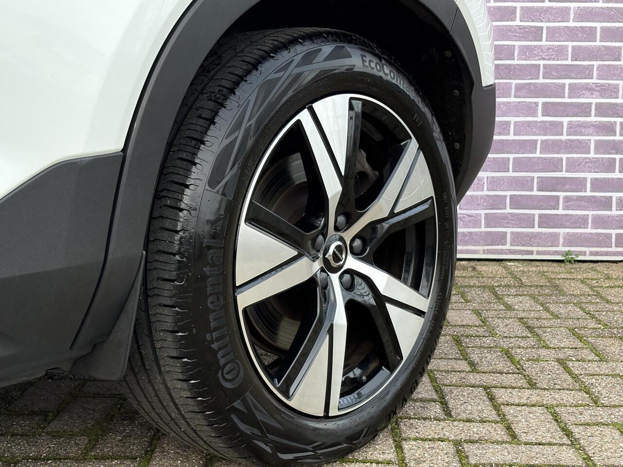 Volvo XC40 Recharge P8 AWD R-Design | Trekhaak | Blis | 360º Camera | Adaptieve cruise controle | Memory | Camera | Warmte Pomp | Stoel + Stuur verwarming |