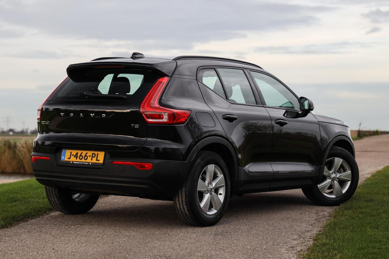 Volvo XC40 T2 Aut8 Momentum Core ? LED ? Trekhaak ? Camera