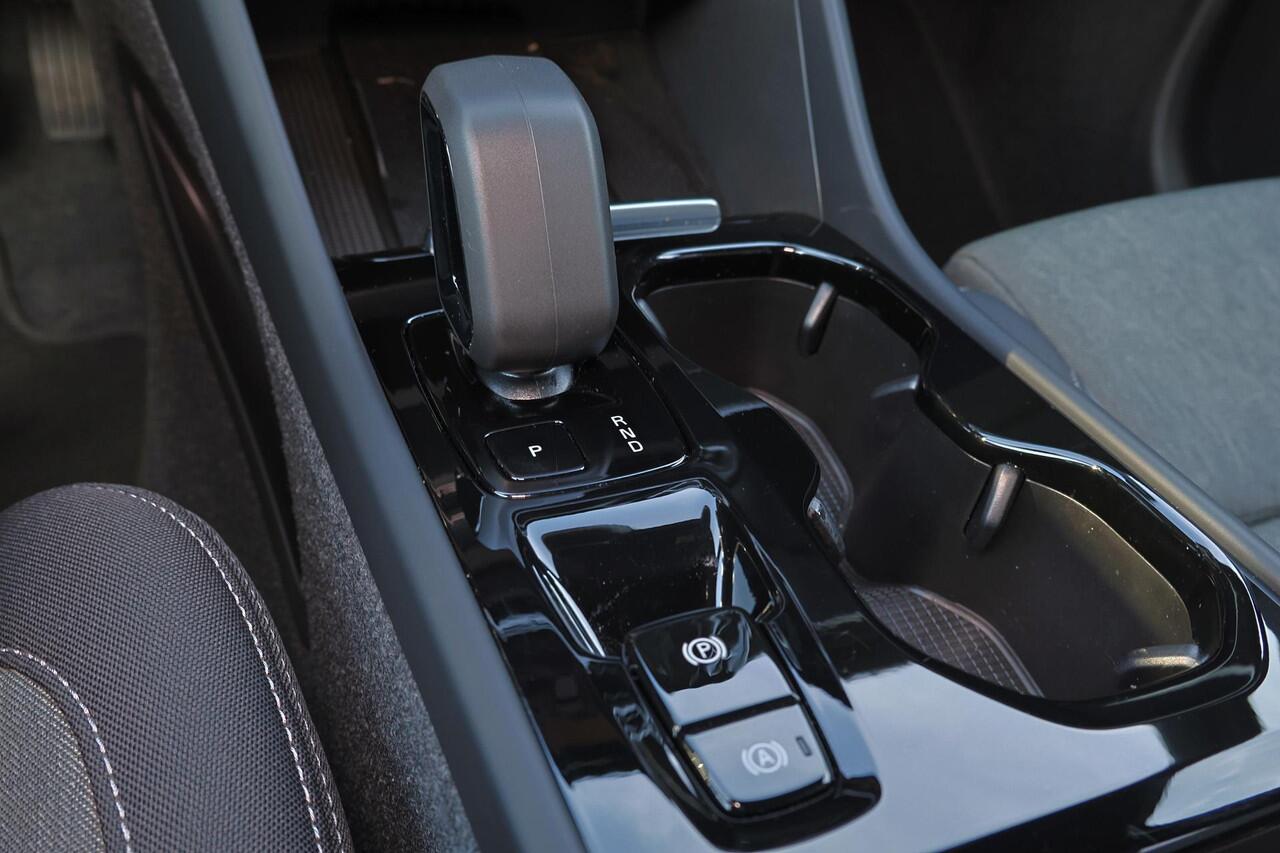 Volvo XC40 T5 Recharge Plus Dark - IntelliSafe Assist - 360º Camera - Harman/Kardon audio - Verwarmde voorstoelen & stuur - Parkeersensoren voor & achter - Elektr. bedienb. voorstoelen met geheugen links - Draadloze tel. lader - Extra getint glas - 19' LMV