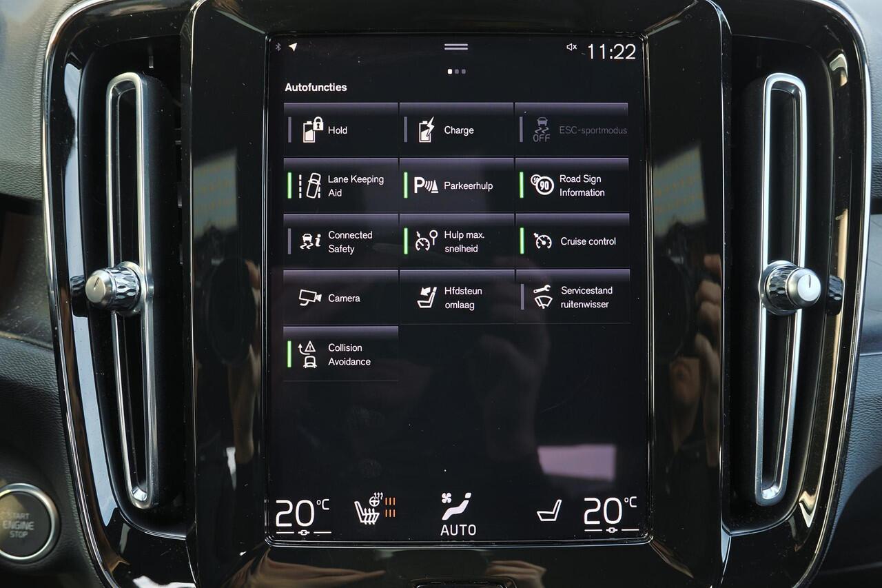 Volvo XC40 T5 Recharge Plus Dark - IntelliSafe Assist - 360º Camera - Harman/Kardon audio - Verwarmde voorstoelen & stuur - Parkeersensoren voor & achter - Elektr. bedienb. voorstoelen met geheugen links - Draadloze tel. lader - Extra getint glas - 19' LMV