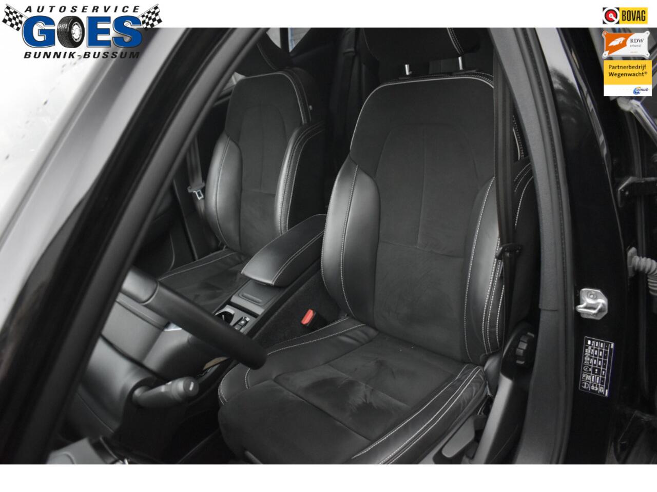 Volvo XC40 R Design | Leer | Alcatara | Elek. Trekhaak | Apple