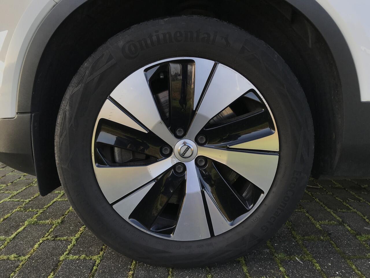 Volvo XC40 1.5 T5 Twin Engine Momentum Pro Automaat | Rijklaar incl 12 mnd Bovag | Roofrails Automatisch dimmende spiegels Carplay