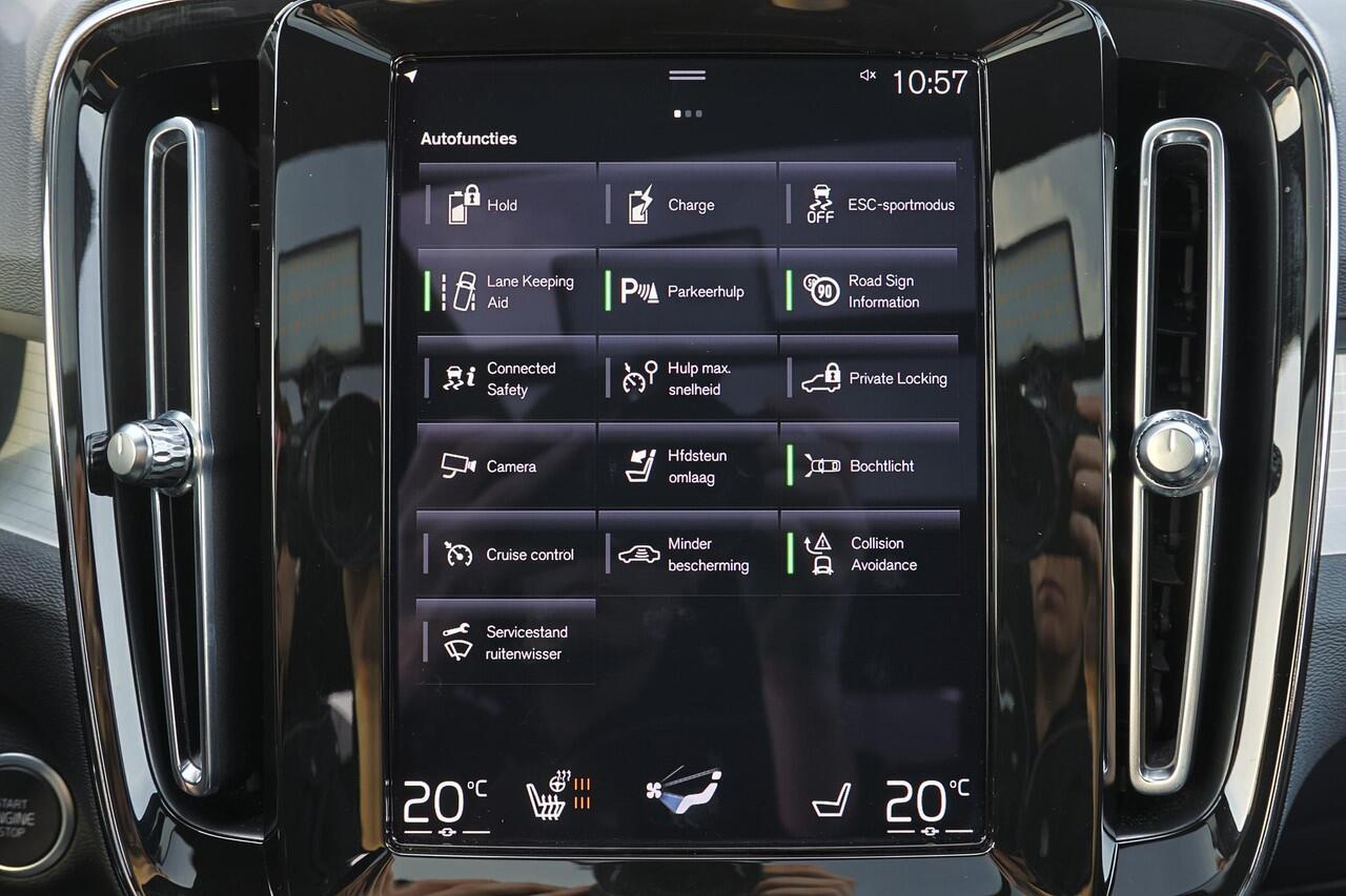 Volvo XC40 T5 Recharge Plus Dark - Panorama/schuifdak - IntelliSafe Assist - Harman/Kardon audio - Parkeercamera achter - Parkeersensoren voor & achter - Elektr. bedienb. voorstoelen met geheugen links - Draadloze tel. lader - Extra getint glas - 19' LMV