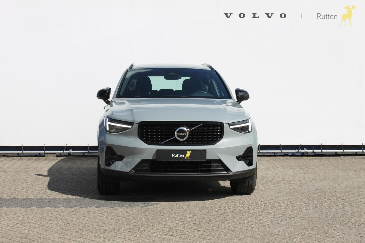 Volvo XC40 B4 211PK Automaat Plus Dark Google Infotainment / Verwarmbare voorruit / Semi elektrisch wegklapbare trekhaak / Elektrisch verstelbare voorstoelen met geheugen op de bestuurdersstoel