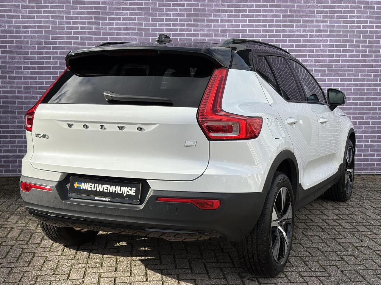 Volvo XC40 1.5 T5 Recharge R-Design | Trekhaak | Panorama schuifdak | Stuur + Stoel verwarming | Adaptieve Cruise | Power seats | Standkachel | Volvo on Call |