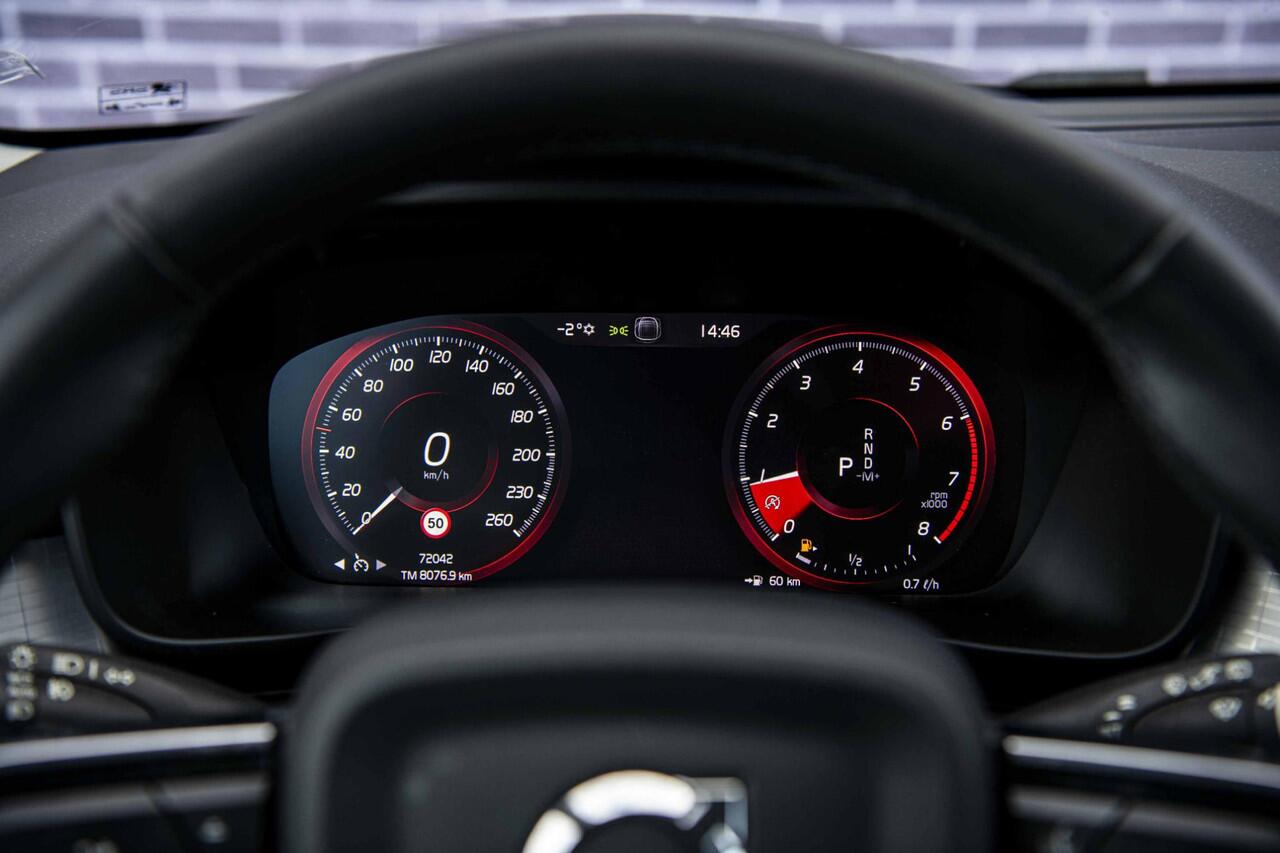 Volvo XC40 1.5 T2 Momentum | Trekhaak | Navigatie | Climate control | 18" velgen | Apple Carplay / Android Auto | Cruise control | LED koplampen |